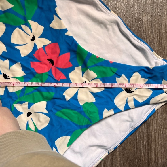 Floral 2-Piece Swimsuit - Picture 4 of 8